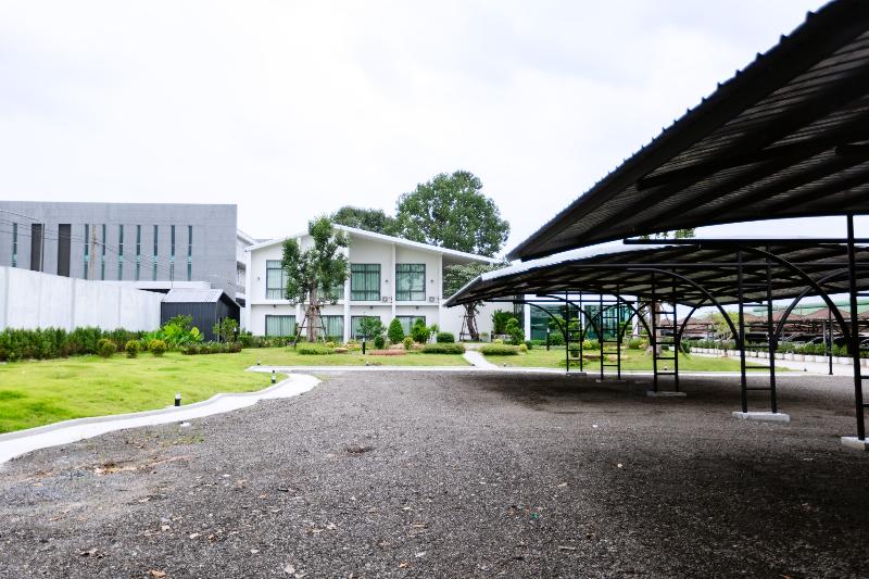 Tree Airport Hotel - Image 1