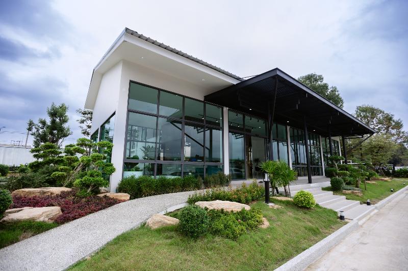 Tree Airport Hotel - Image 2