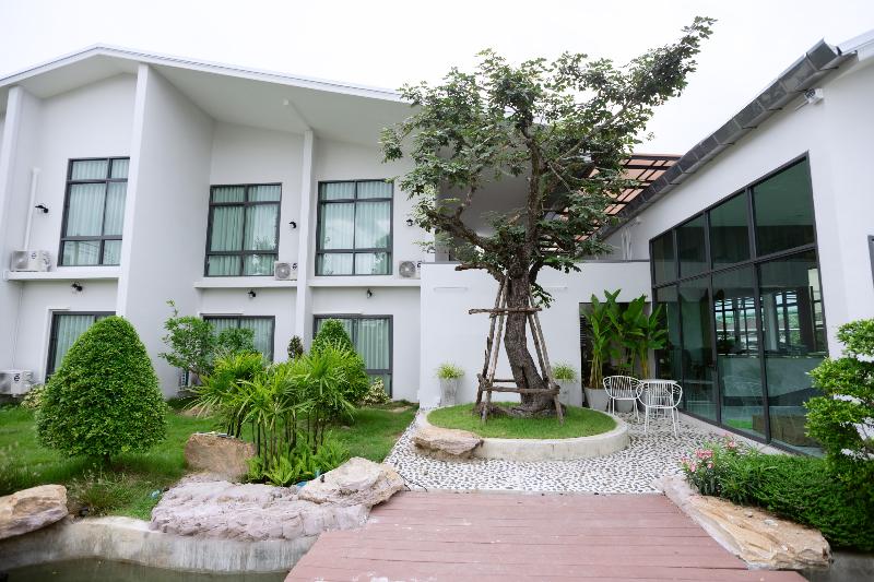 Tree Airport Hotel - Image 5