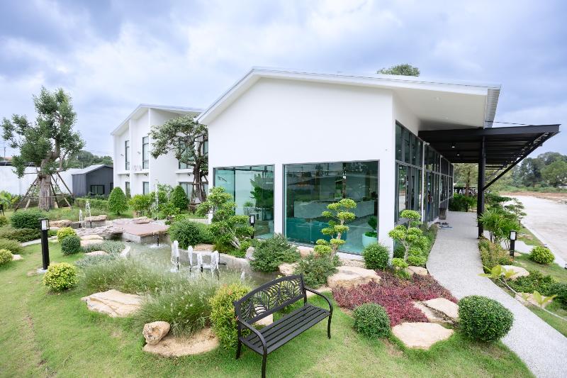 Tree Airport Hotel - Image 7