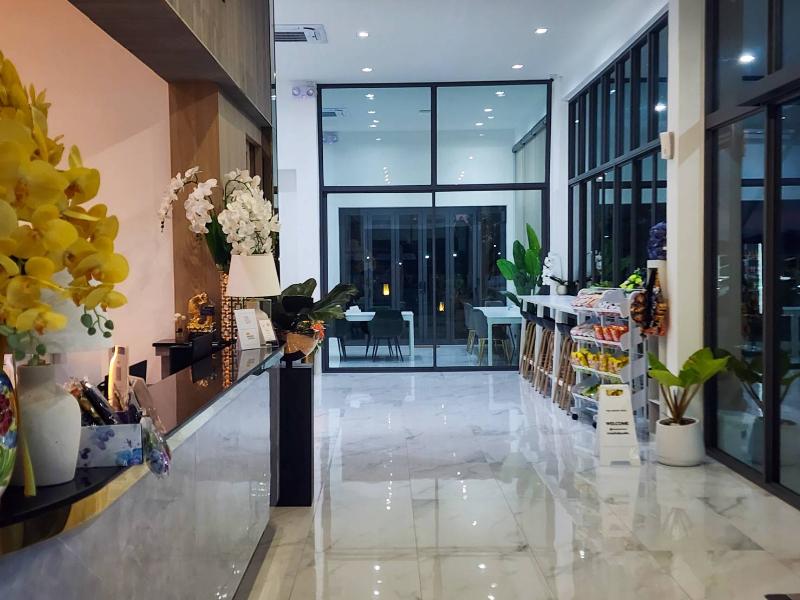 Tree Airport Hotel - Image 9