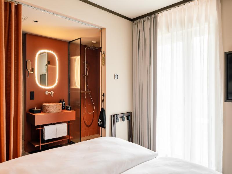 Hotel Schani City image
