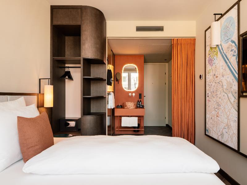 Hotel Schani City image