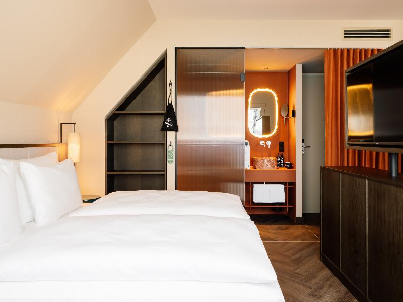 Hotel Schani City image