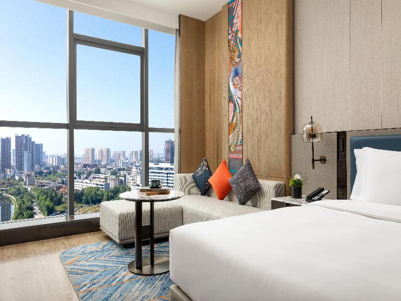 Crowne Plaza Huaihua image 9