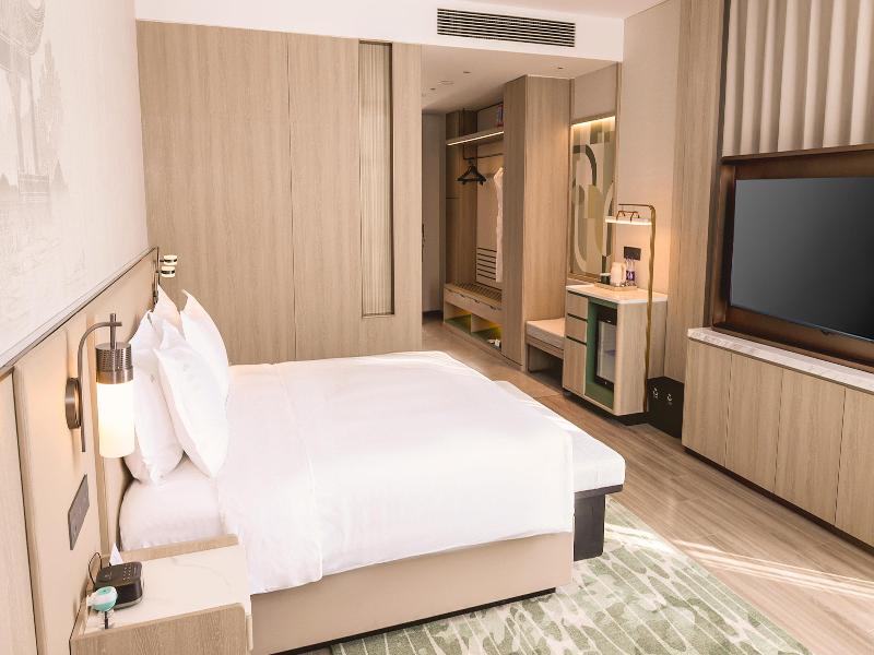 Holiday Inn Jinan Thousand Buddha Mountain By Ihg image