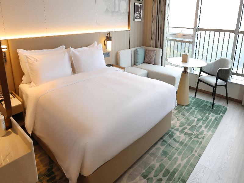 Holiday Inn Jinan Thousand Buddha Mountain By Ihg image