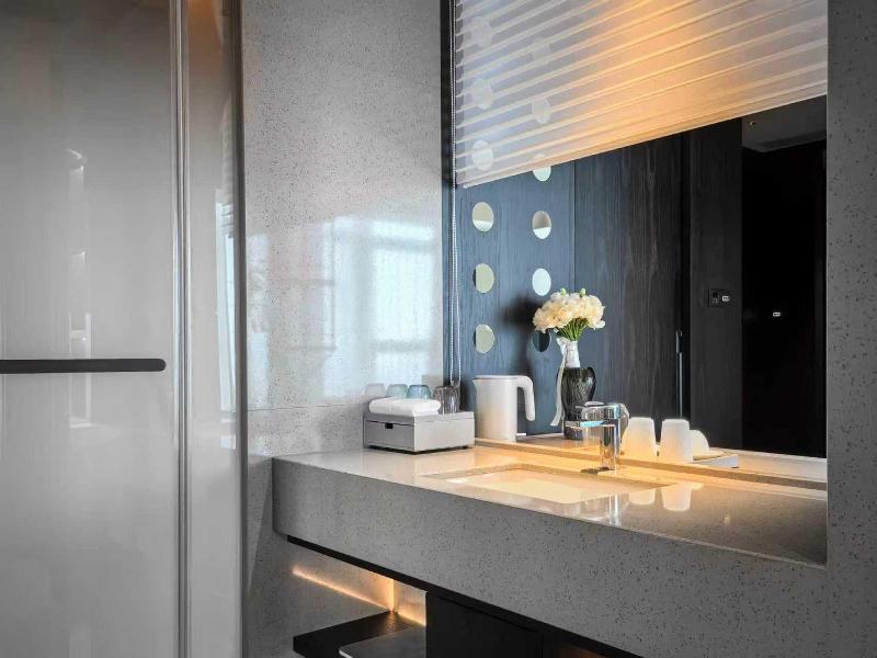 Hotel Indigo Zhuhai Xiangzhou By Ihg image