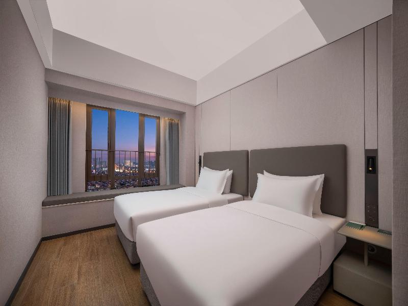 Holiday Inn Hotel & Suites Guangzhou South Station image