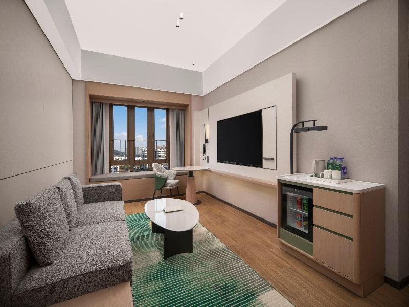 Holiday Inn Hotel & Suites Guangzhou South Station image