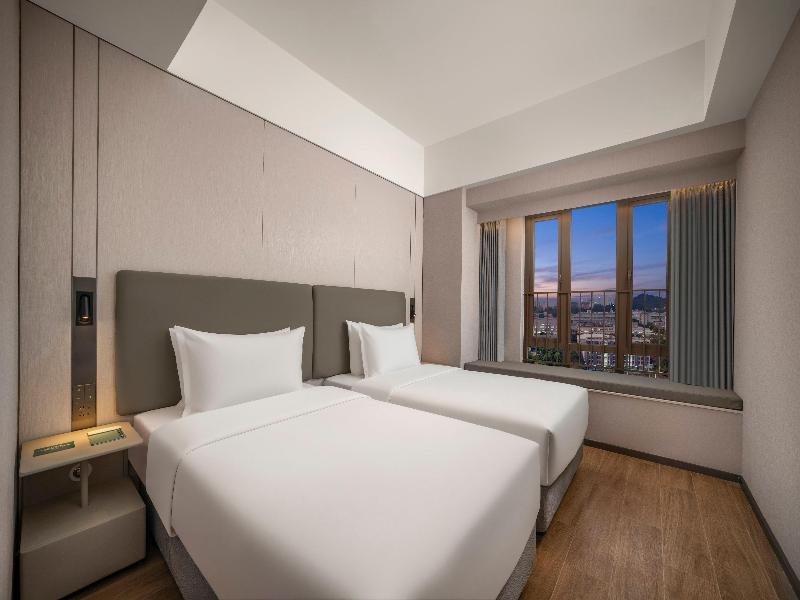 Holiday Inn Hotel & Suites Guangzhou South Station image