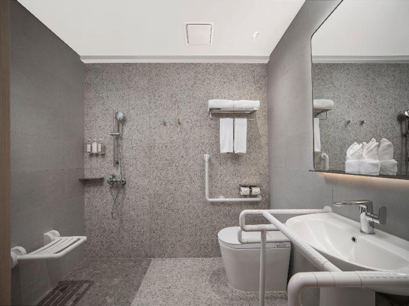 Holiday Inn Hotel & Suites Guangzhou South Station image