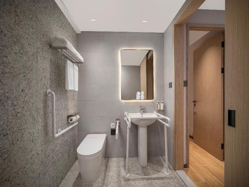 Holiday Inn Hotel & Suites Guangzhou South Station image