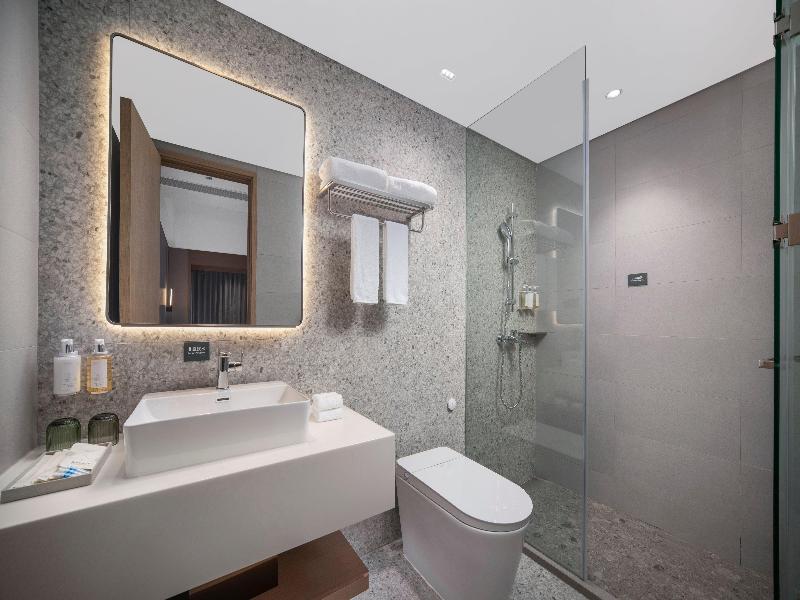 Holiday Inn Hotel & Suites Guangzhou South Station image