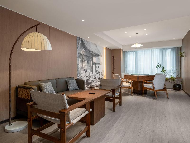 Holiday Inn Express Chengdu Shuangliu Chuanda Road image