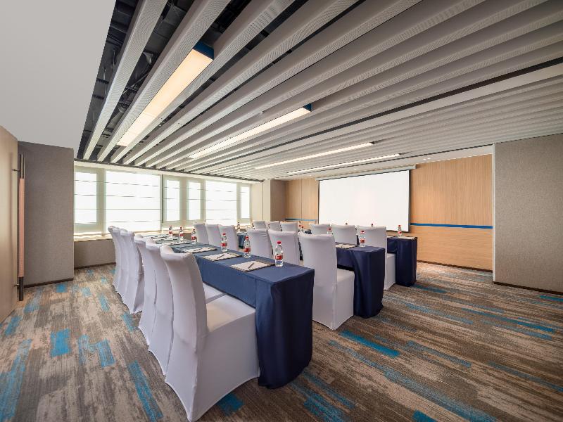 Holiday Inn Express Chengdu Shuangliu Chuanda Road image