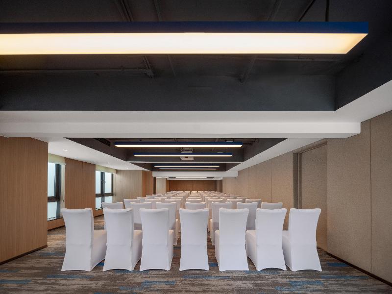 Holiday Inn Express Chengdu Shuangliu Chuanda Road image