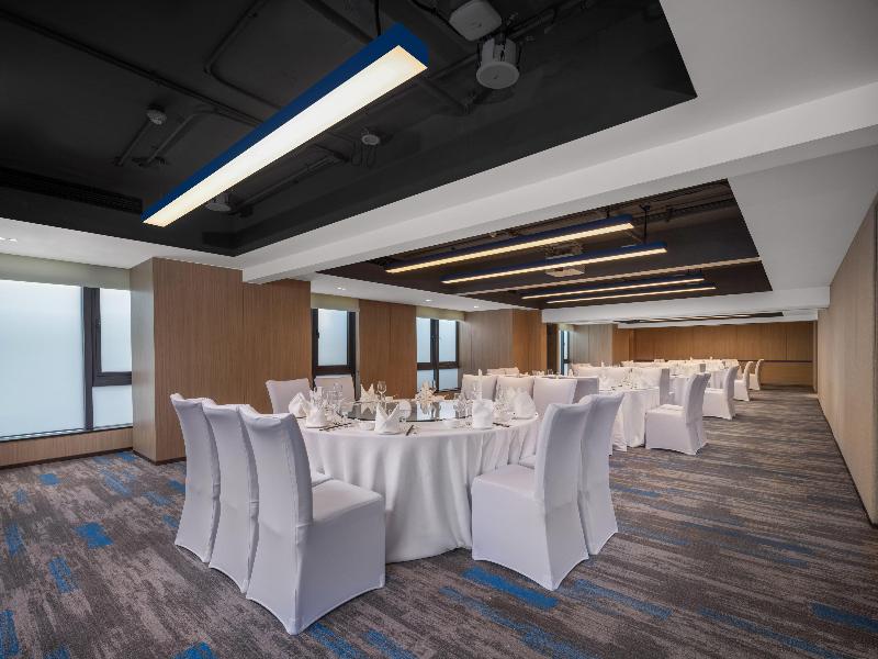 Holiday Inn Express Chengdu Shuangliu Chuanda Road image