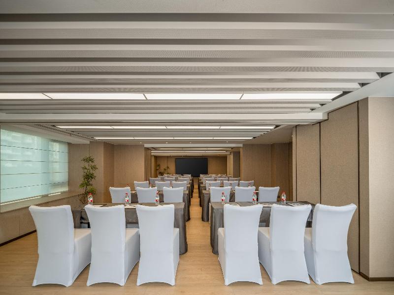 Holiday Inn Express Chengdu Shuangliu Chuanda Road image