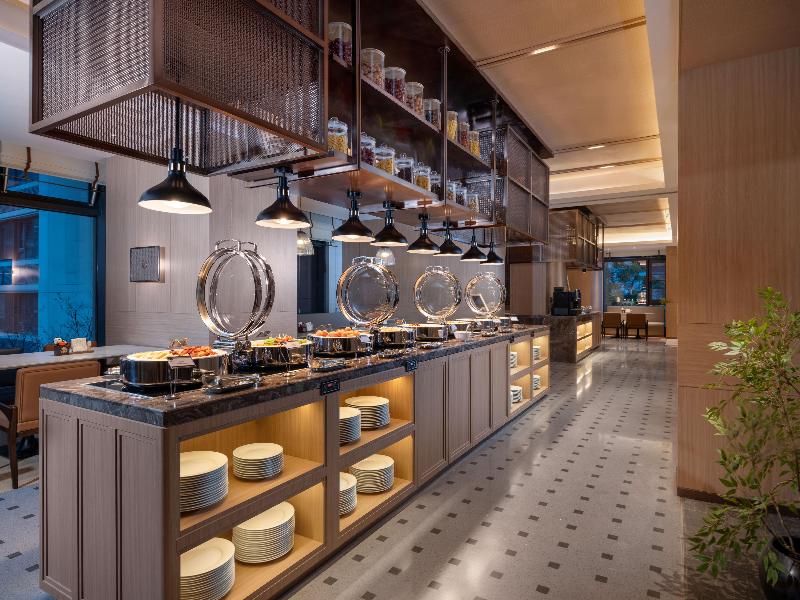 Holiday Inn Express Chengdu Shuangliu Chuanda Road image