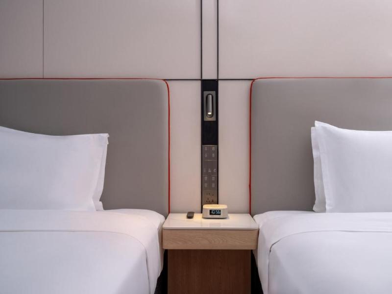 Holiday Inn Express Chengdu Shuangliu Chuanda Road image