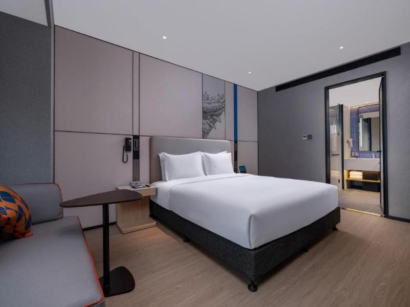 Holiday Inn Express Chengdu Shuangliu Chuanda Road image