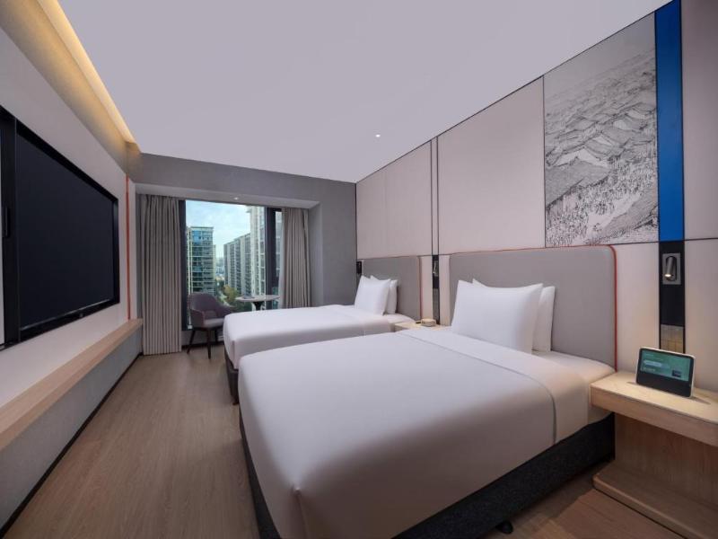 Holiday Inn Express Chengdu Shuangliu Chuanda Road image