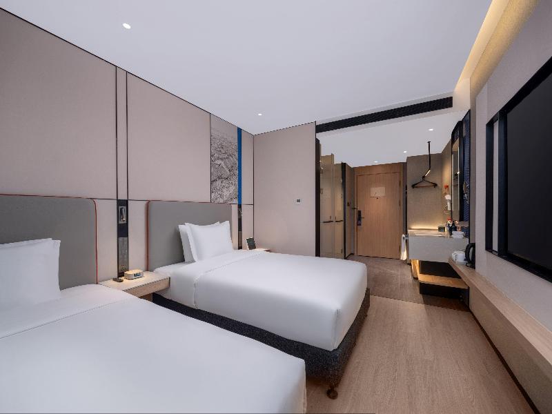 Holiday Inn Express Chengdu Shuangliu Chuanda Road image