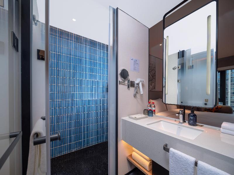 Holiday Inn Express Chengdu Shuangliu Chuanda Road image