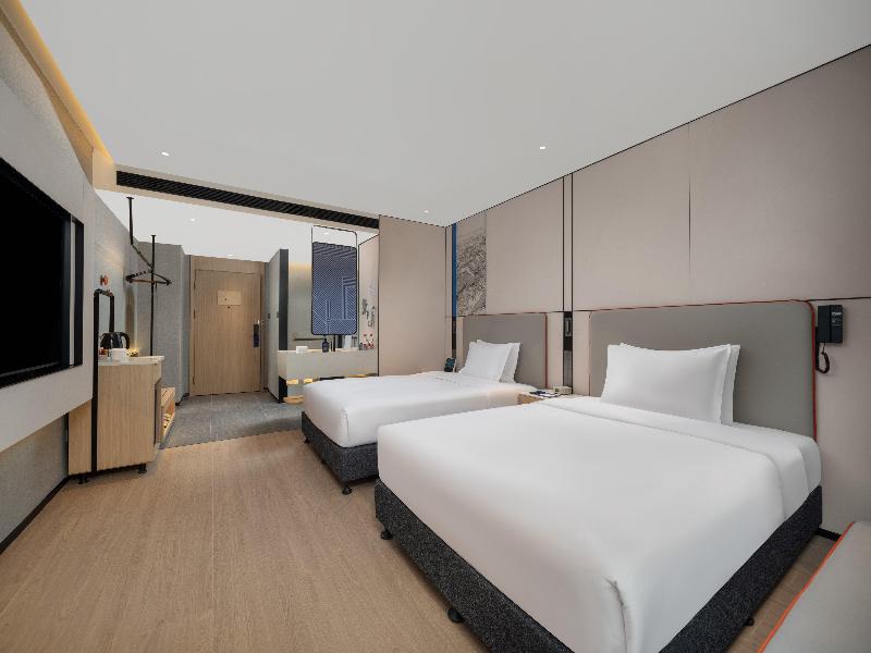 Holiday Inn Express Chengdu Shuangliu Chuanda Road image