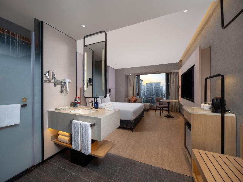 Holiday Inn Express Chengdu Shuangliu Chuanda Road image