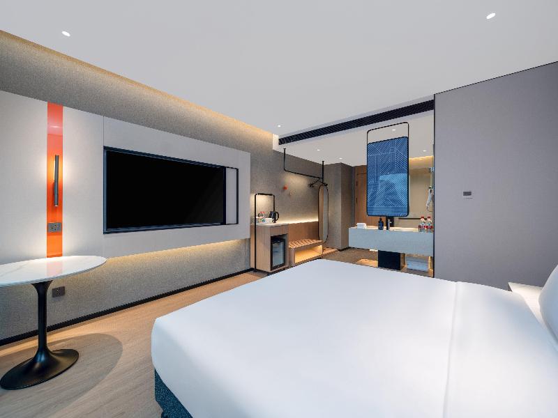 Holiday Inn Express Chengdu Shuangliu Chuanda Road image