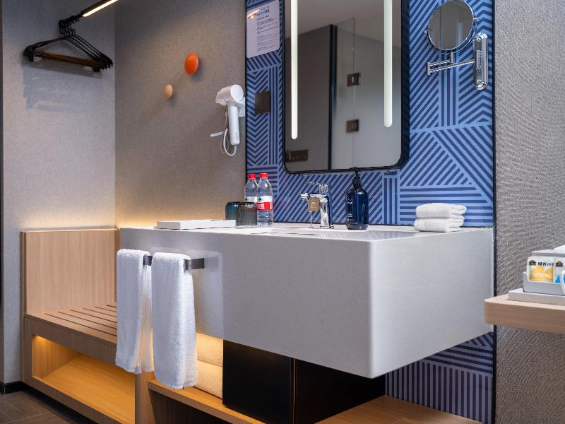 Holiday Inn Express Chengdu Shuangliu Chuanda Road image