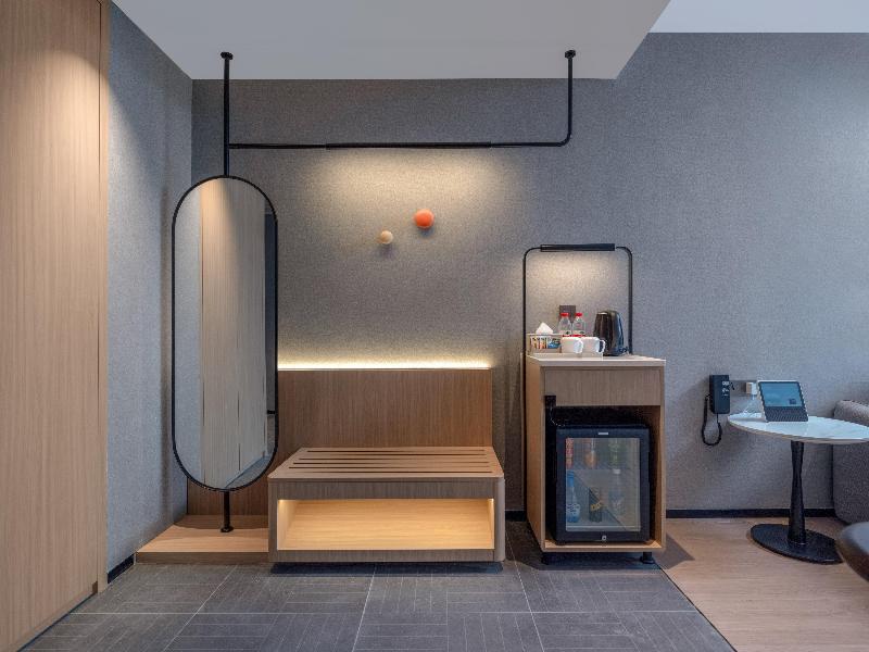 Holiday Inn Express Chengdu Shuangliu Chuanda Road image