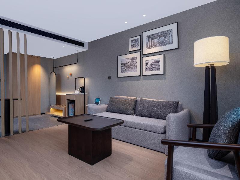 Holiday Inn Express Chengdu Shuangliu Chuanda Road image