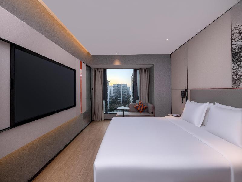 Holiday Inn Express Chengdu Shuangliu Chuanda Road image