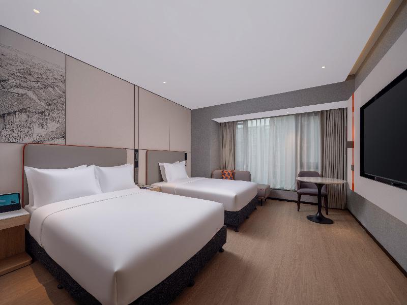 Holiday Inn Express Chengdu Shuangliu Chuanda Road image