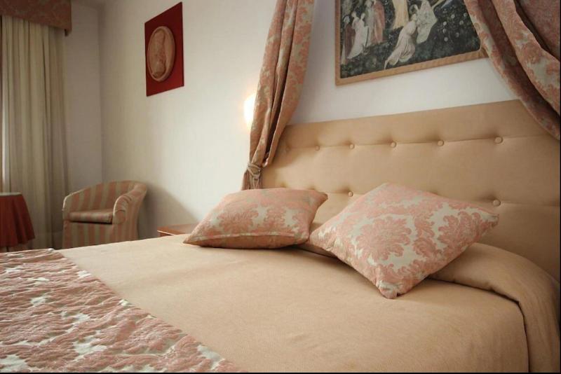 Realx Hotel Acquaviva - Tuscany Hills