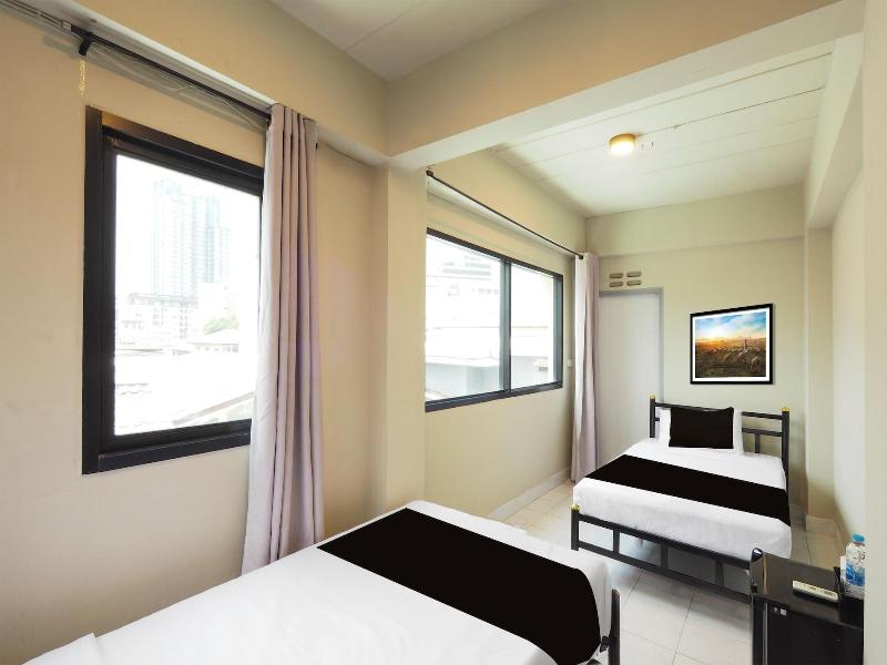 RQ Bangkok Huai Khwang by Collection O image