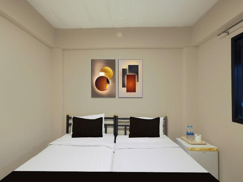 RQ Bangkok Huai Khwang by Collection O image
