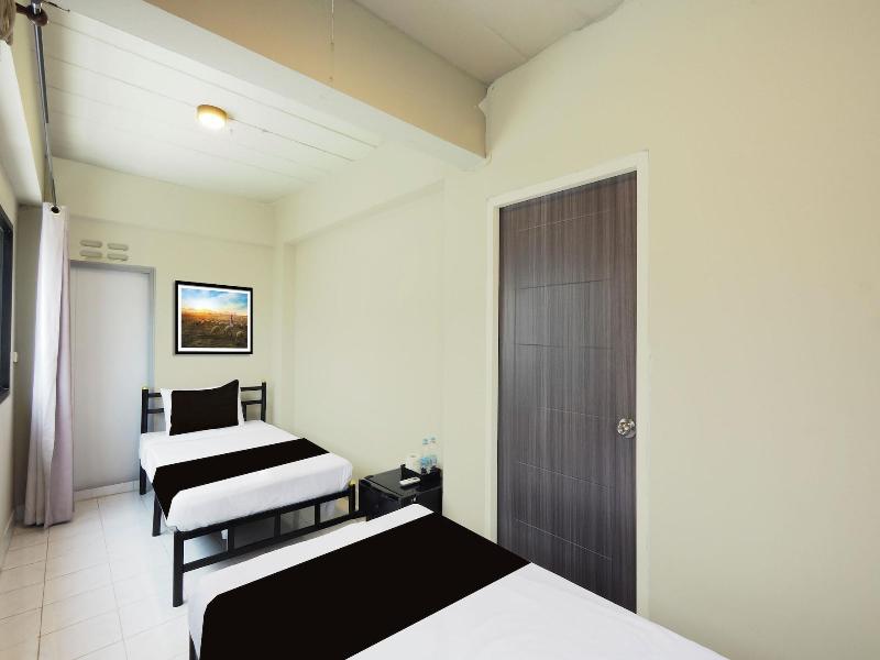 RQ Bangkok Huai Khwang by Collection O image