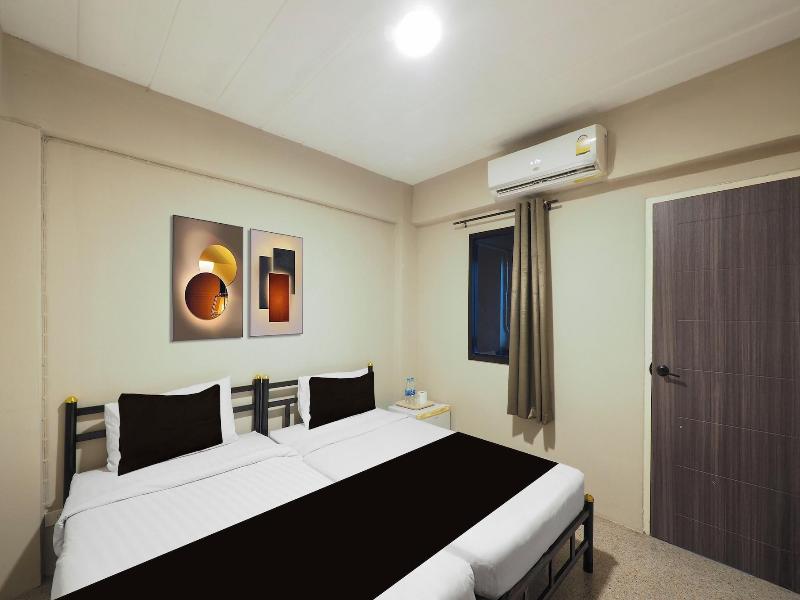 RQ Bangkok Huai Khwang by Collection O image