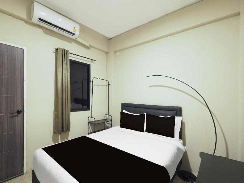 RQ Bangkok Huai Khwang by Collection O image