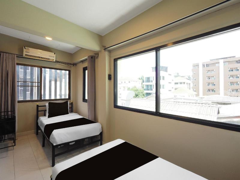 RQ Bangkok Huai Khwang by Collection O image