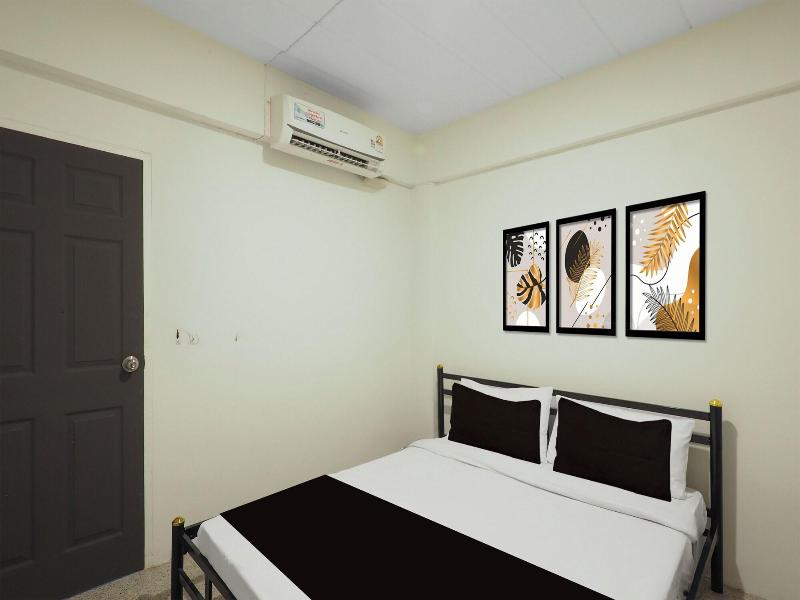 RQ Bangkok Huai Khwang by Collection O image