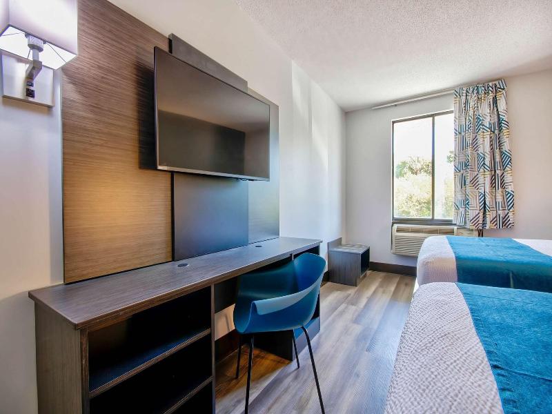 Motel 6 Jeffersonville, IN - Louisville image