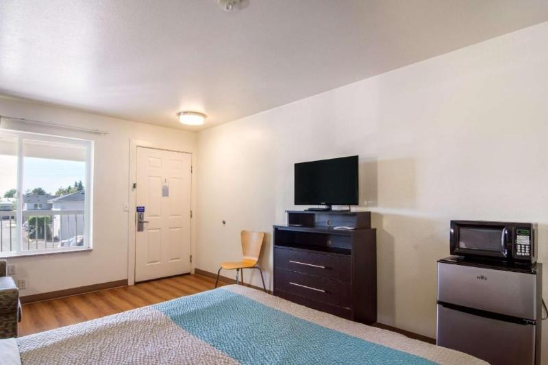 Motel 6 Portland, OR  Mall 205 image