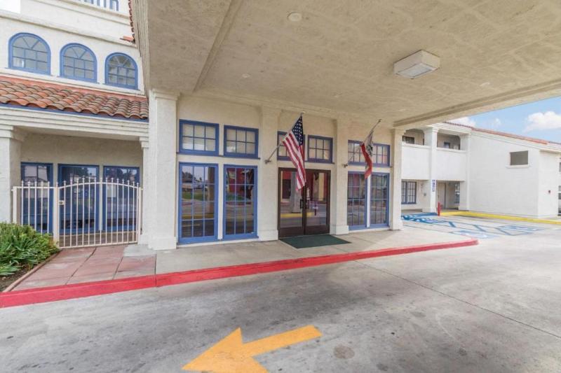 Motel 6 Hemet, CA image