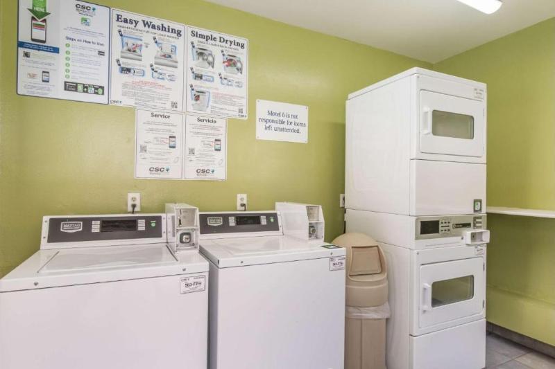 Motel 6 Hemet, CA image