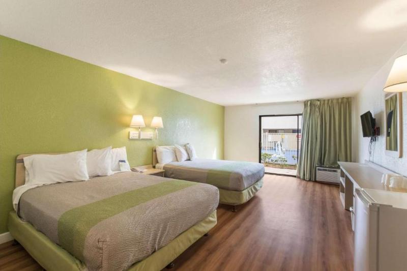 Motel 6 Hemet, CA image